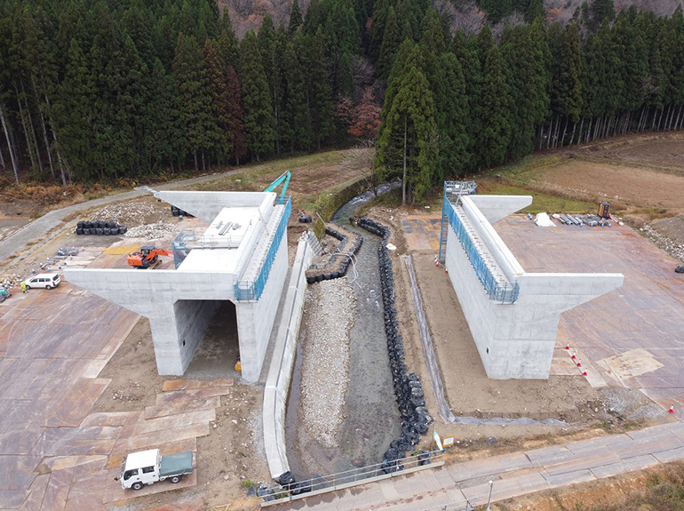 塩野町川橋台（型枠下請）